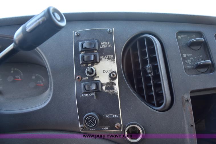 image for item K6000 2003 Ford Econoline E450 bus