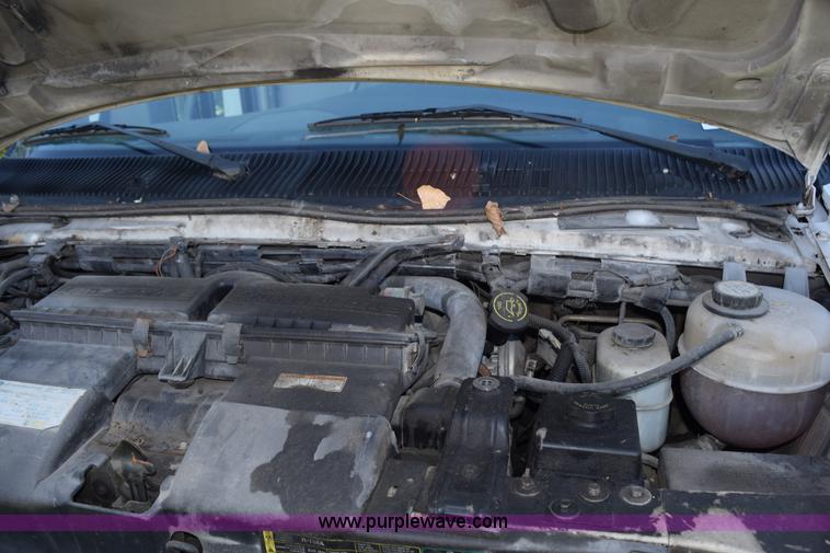 image for item K6000 2003 Ford Econoline E450 bus