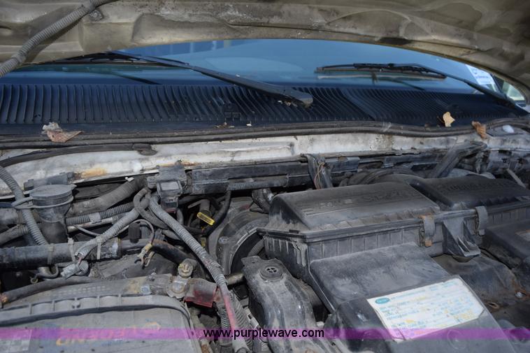 image for item K6000 2003 Ford Econoline E450 bus