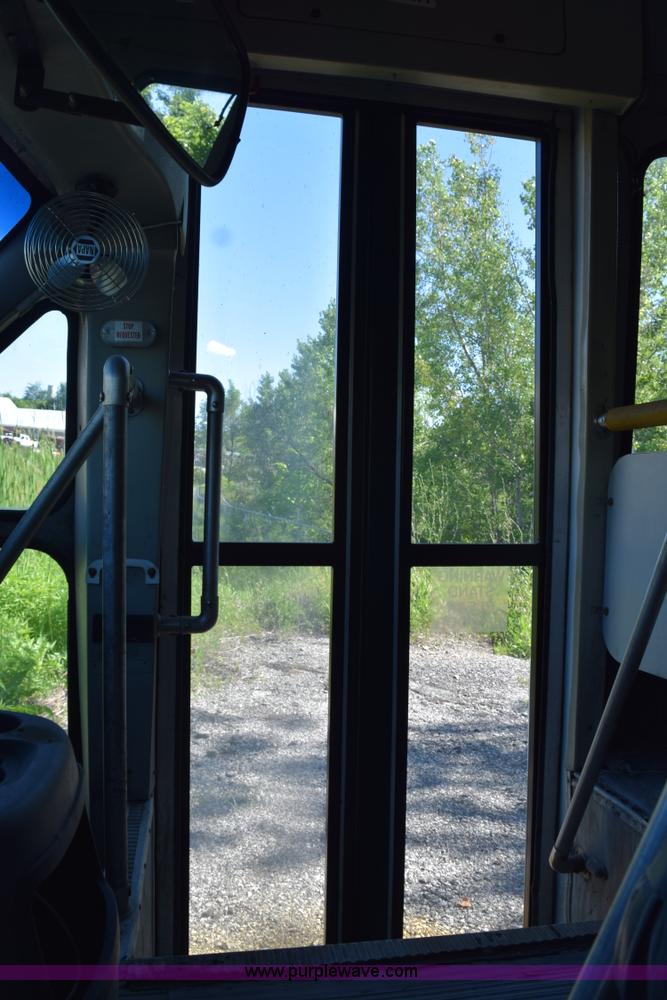 image for item K6000 2003 Ford Econoline E450 bus