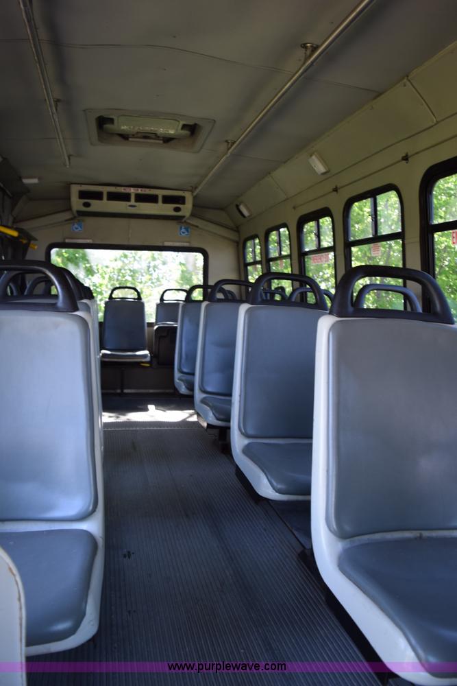 image for item K6000 2003 Ford Econoline E450 bus