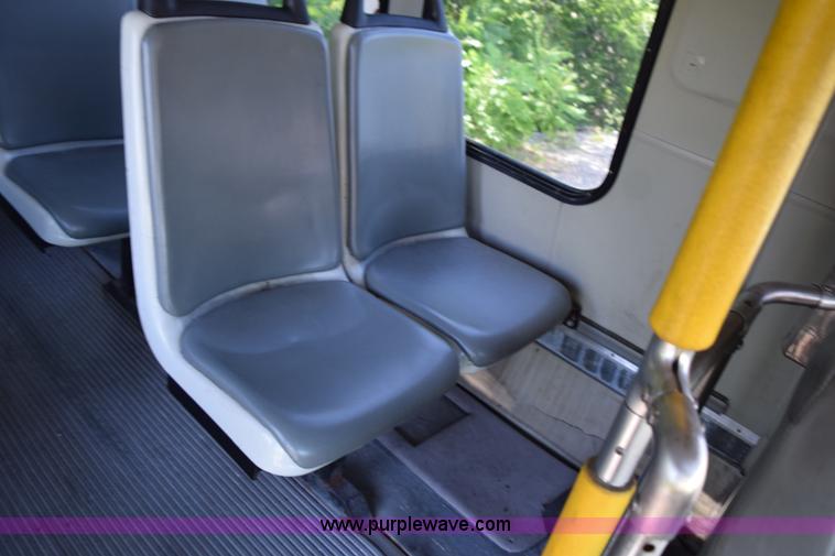 image for item K6000 2003 Ford Econoline E450 bus