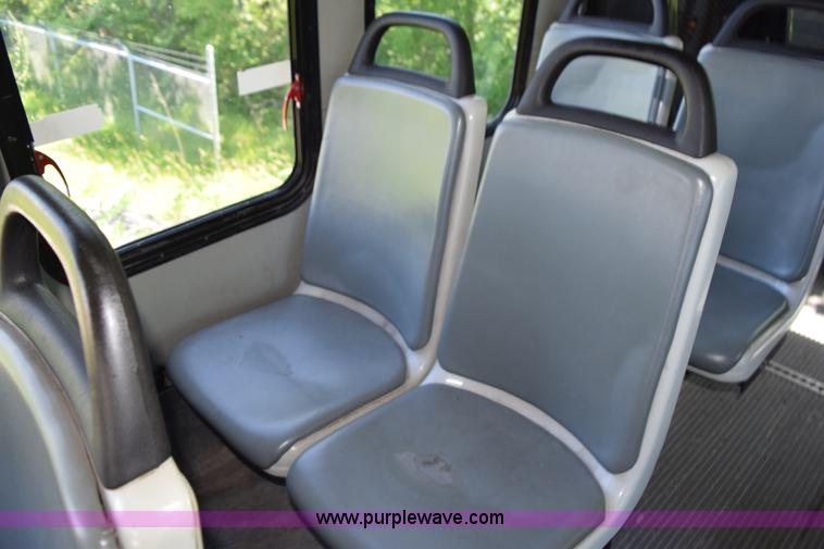 image for item K6000 2003 Ford Econoline E450 bus