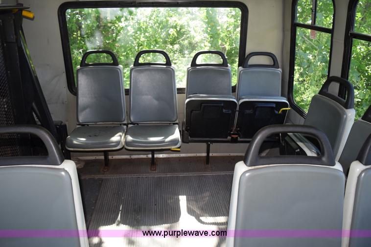 image for item K6000 2003 Ford Econoline E450 bus