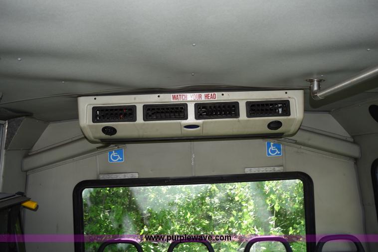 image for item K6000 2003 Ford Econoline E450 bus