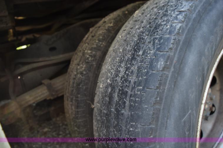 image for item K6000 2003 Ford Econoline E450 bus