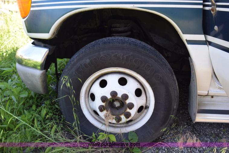 image for item K6000 2003 Ford Econoline E450 bus