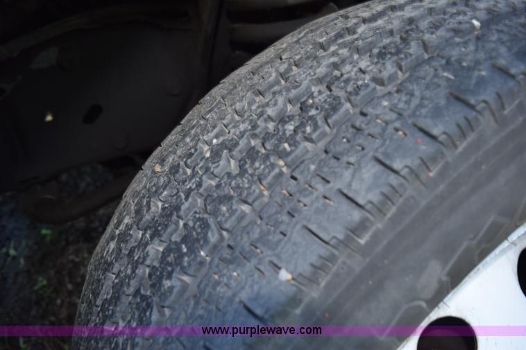 image for item K6000 2003 Ford Econoline E450 bus