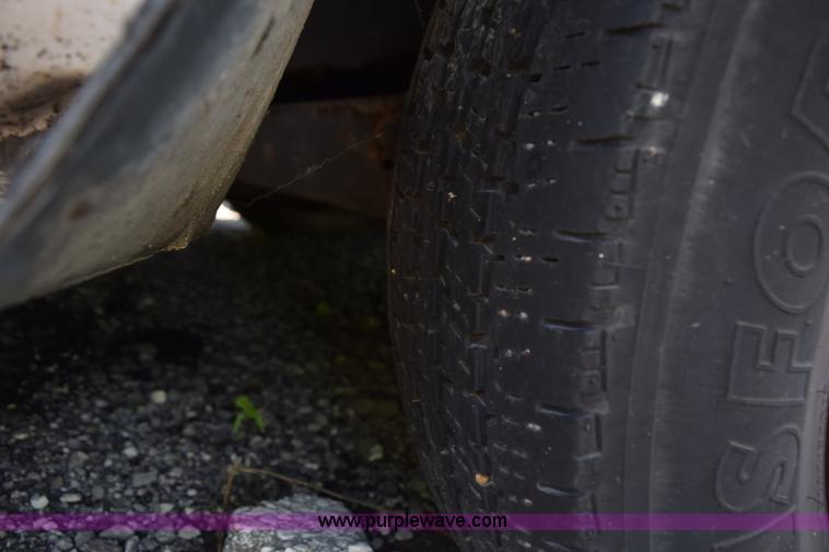 image for item K6000 2003 Ford Econoline E450 bus