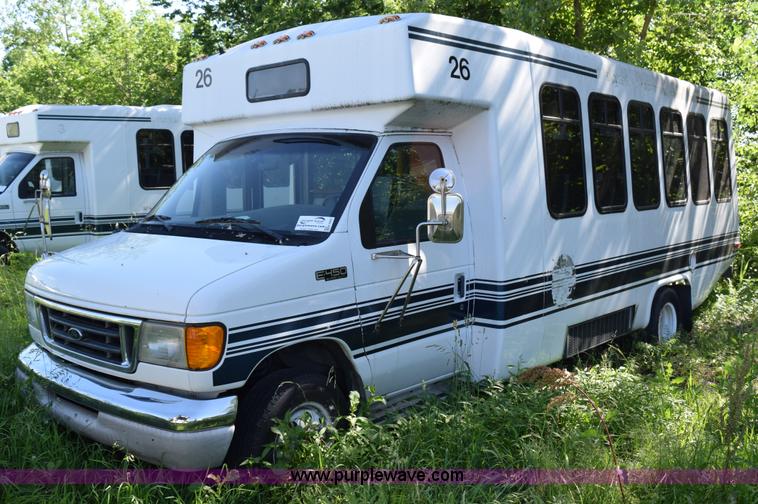 image for item K6003 2003 Ford Econoline E450 bus