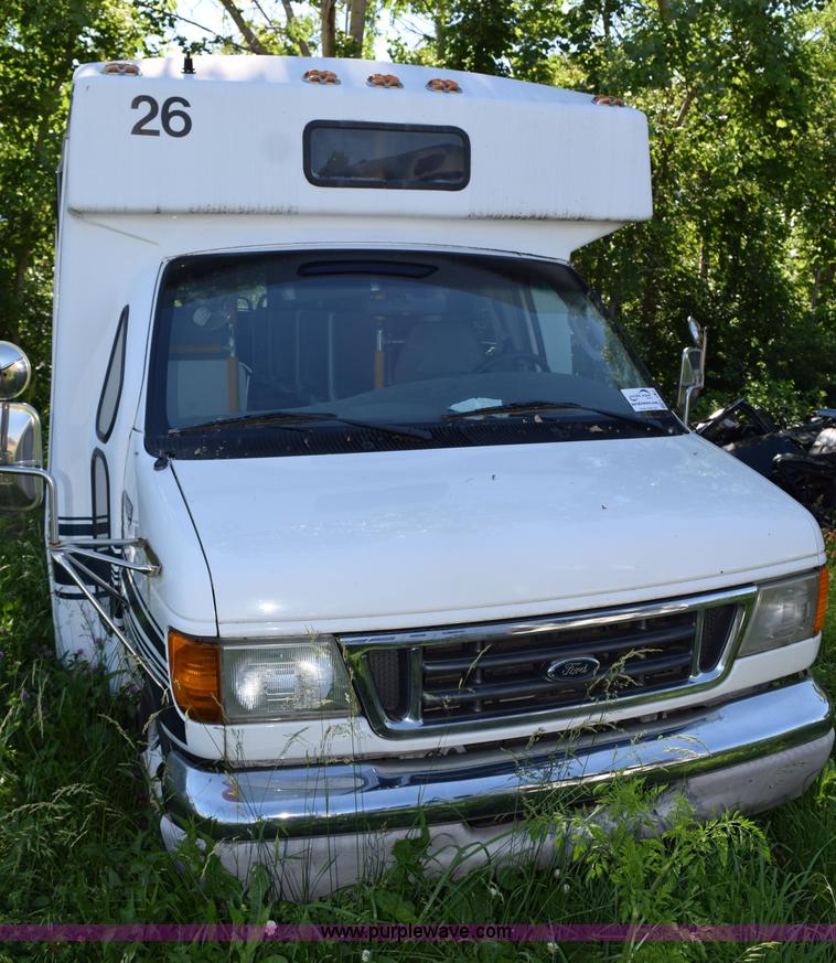 image for item K6003 2003 Ford Econoline E450 bus