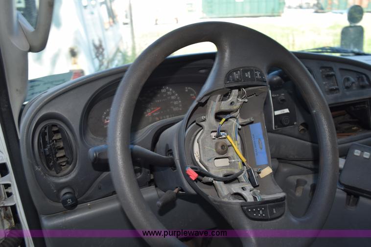 image for item K6003 2003 Ford Econoline E450 bus