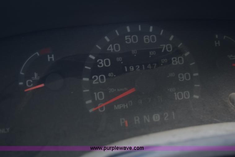 image for item K6003 2003 Ford Econoline E450 bus