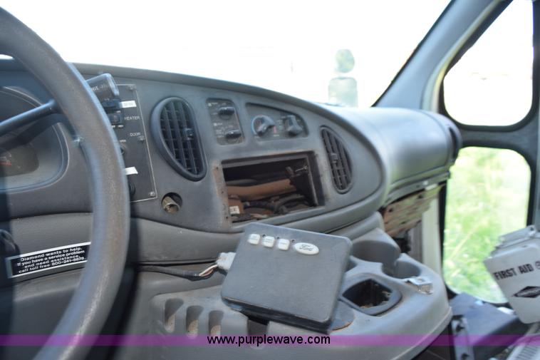 image for item K6003 2003 Ford Econoline E450 bus