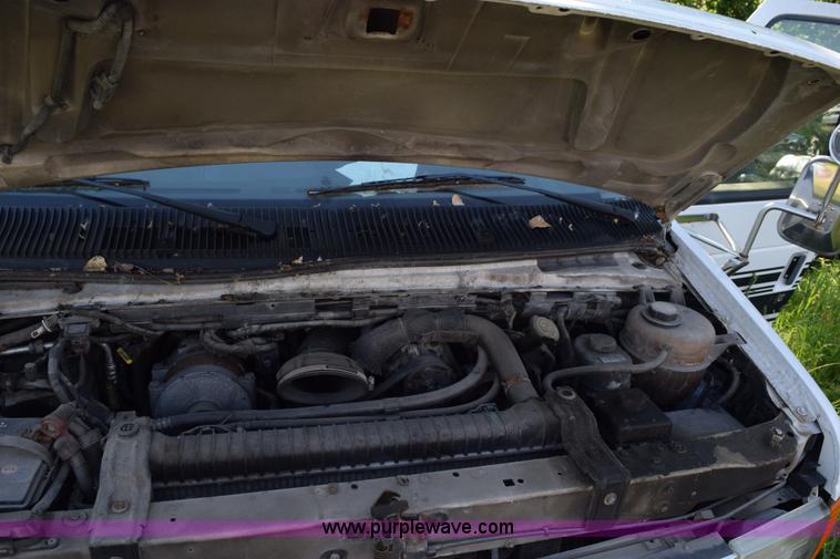 image for item K6003 2003 Ford Econoline E450 bus