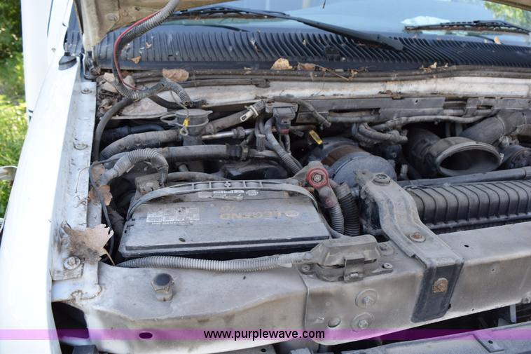 image for item K6003 2003 Ford Econoline E450 bus