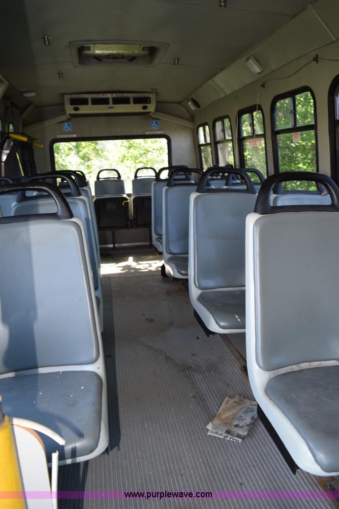 image for item K6003 2003 Ford Econoline E450 bus