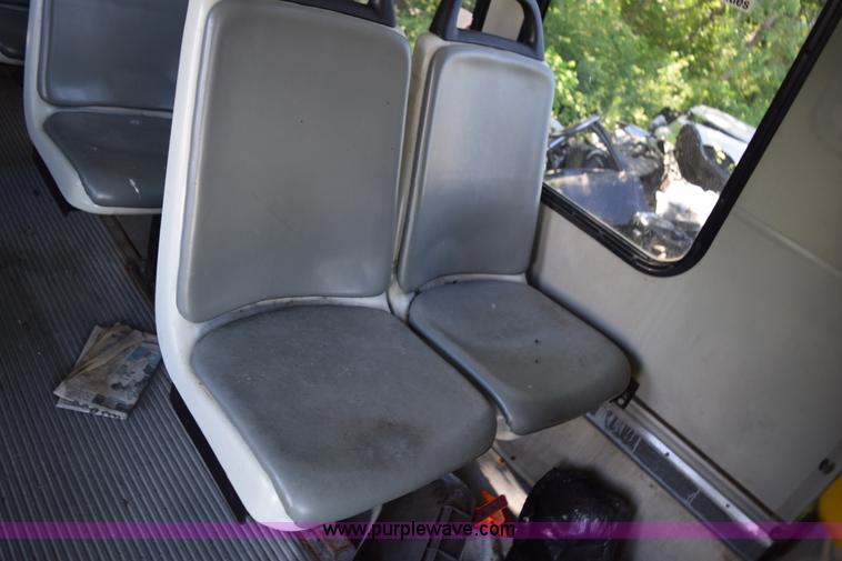 image for item K6003 2003 Ford Econoline E450 bus