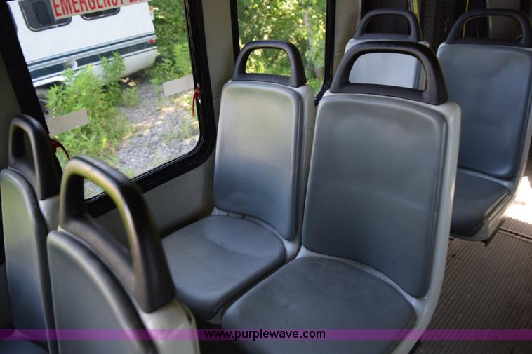 image for item K6003 2003 Ford Econoline E450 bus