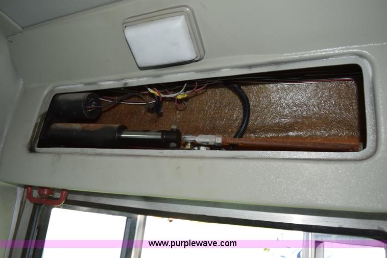 image for item K6003 2003 Ford Econoline E450 bus