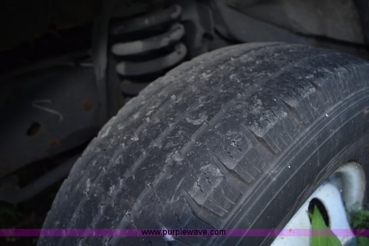 image for item K6003 2003 Ford Econoline E450 bus