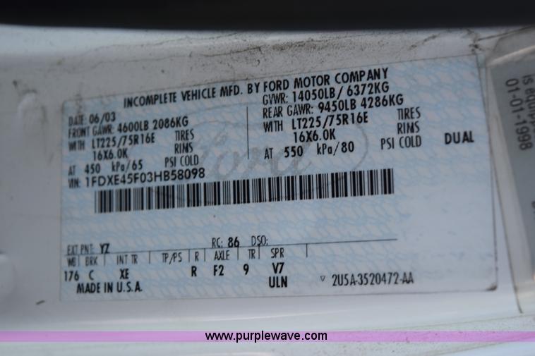 image for item K6003 2003 Ford Econoline E450 bus