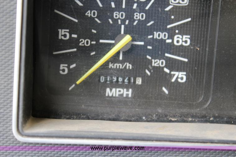 image for item K6005 1994 Ford F800 tank truck