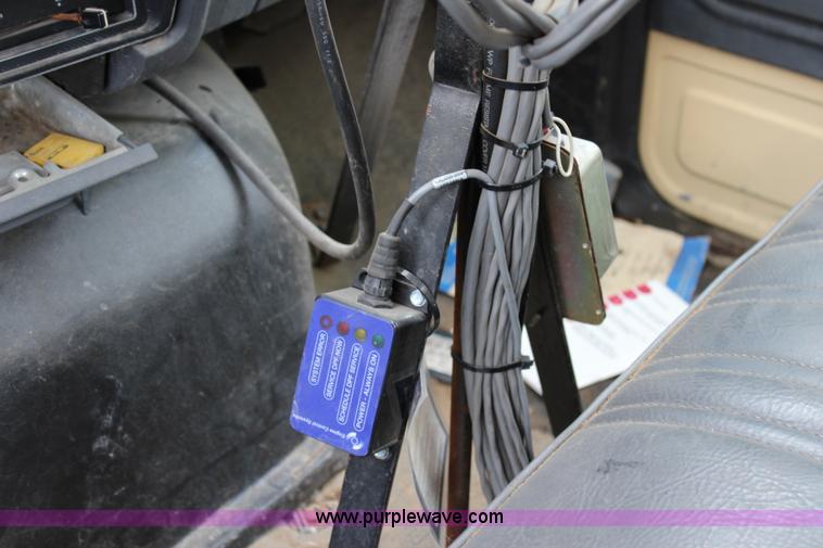 image for item K6005 1994 Ford F800 tank truck