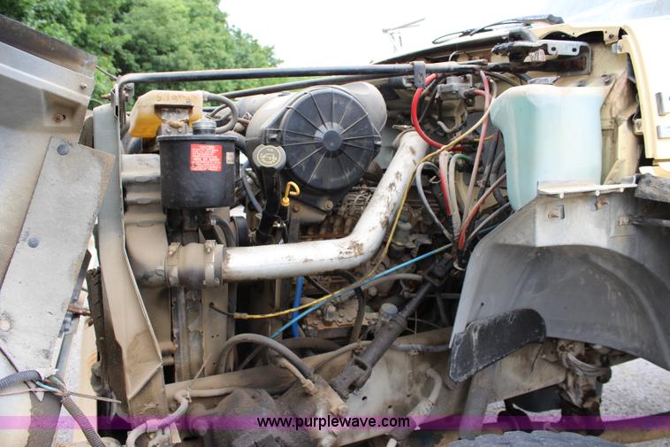 image for item K6005 1994 Ford F800 tank truck