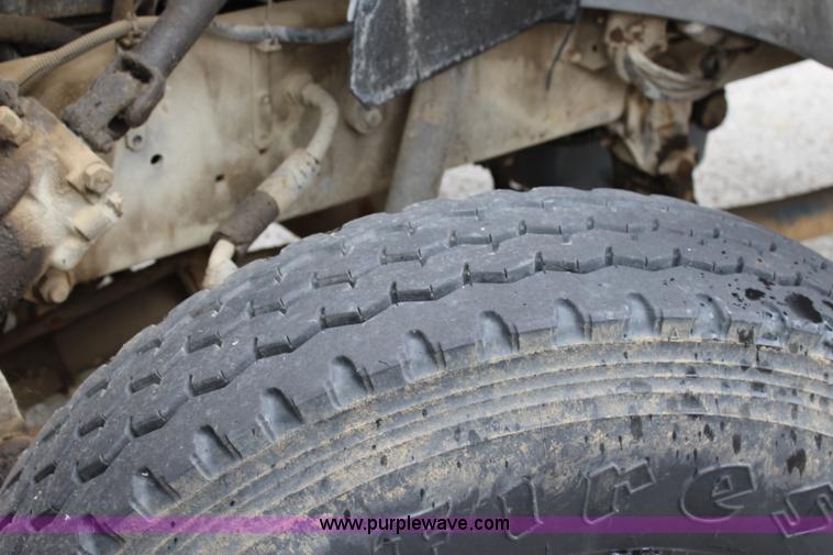 image for item K6005 1994 Ford F800 tank truck