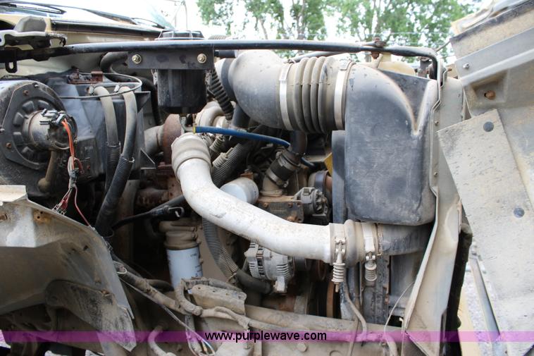 image for item K6005 1994 Ford F800 tank truck