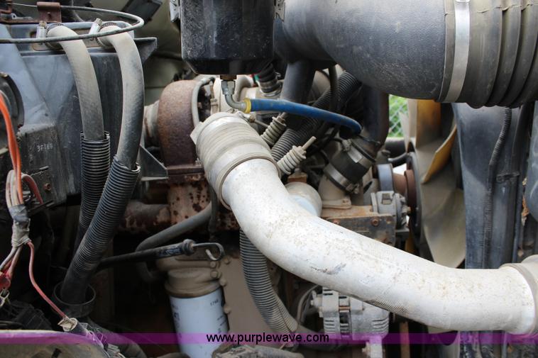 image for item K6005 1994 Ford F800 tank truck