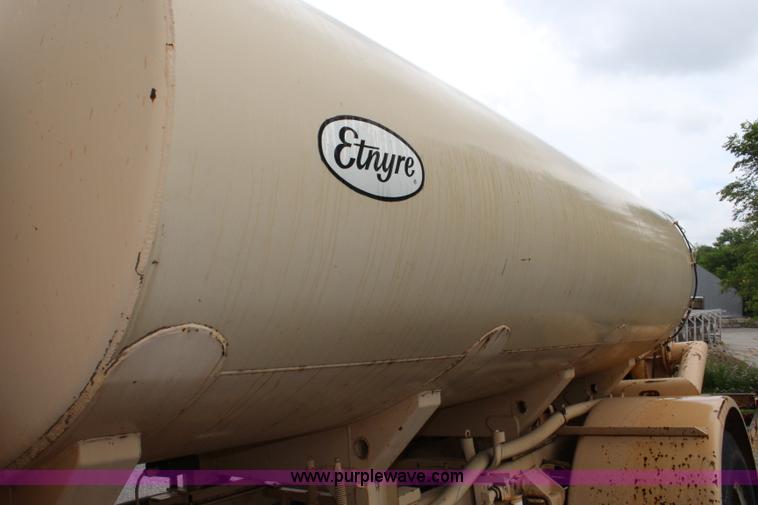 image for item K6005 1994 Ford F800 tank truck