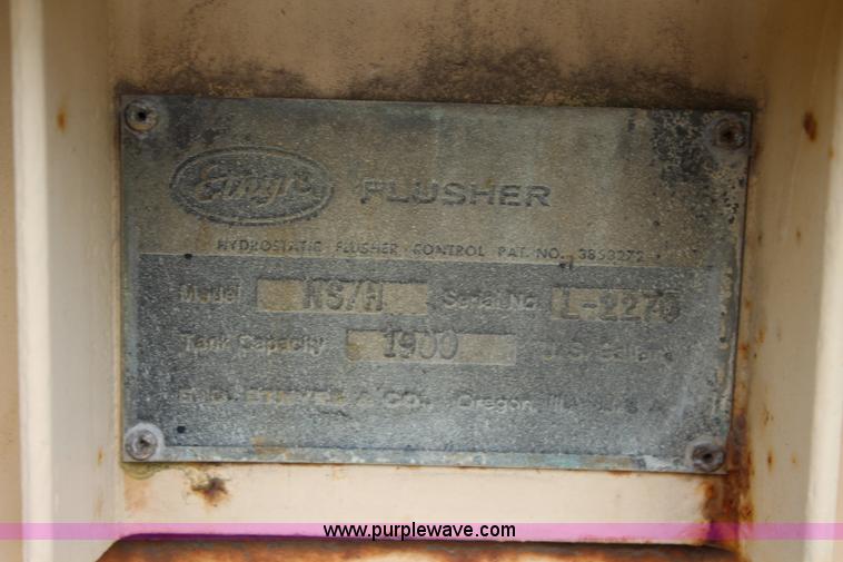 image for item K6005 1994 Ford F800 tank truck