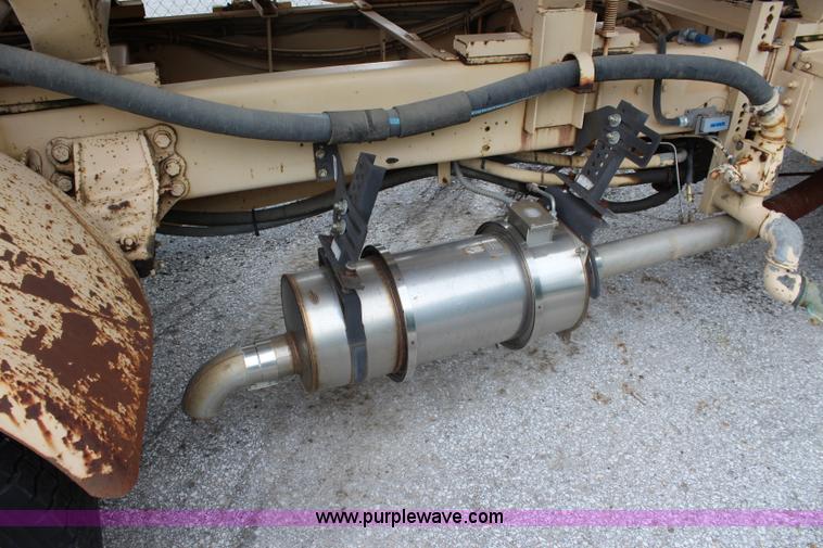 image for item K6005 1994 Ford F800 tank truck
