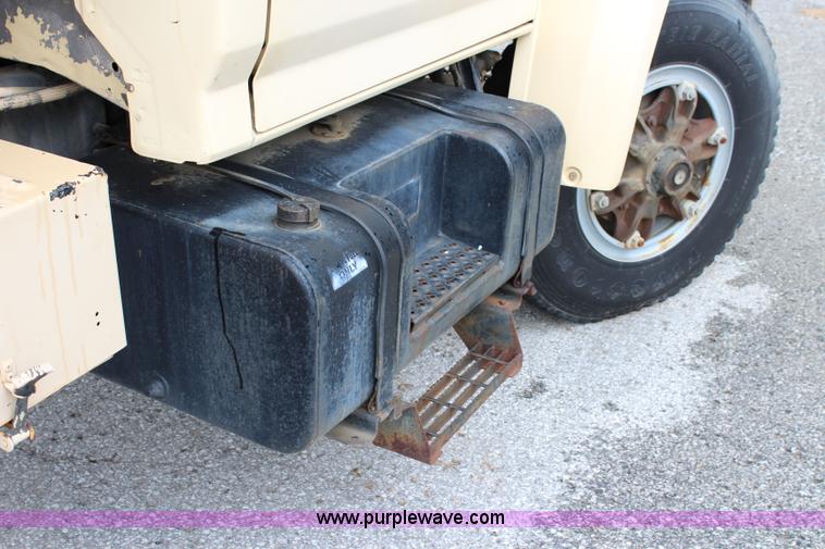 image for item K6005 1994 Ford F800 tank truck