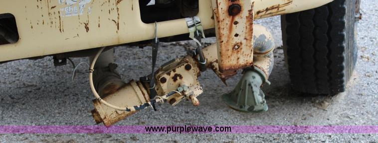 image for item K6005 1994 Ford F800 tank truck