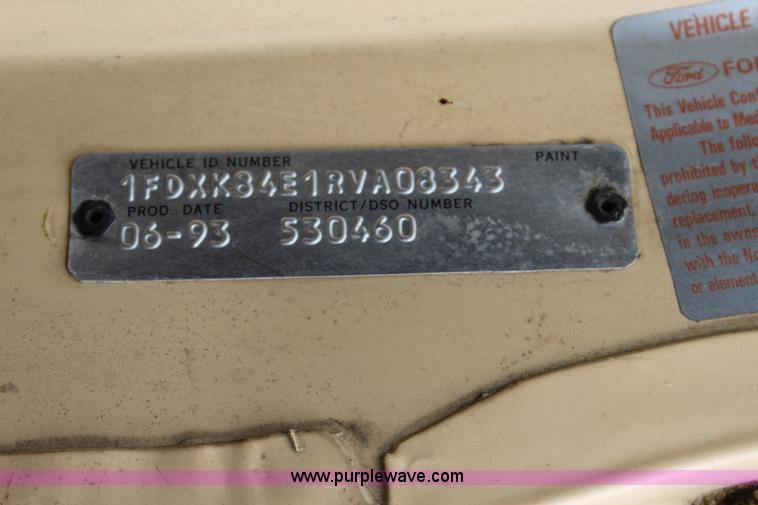 image for item K6005 1994 Ford F800 tank truck