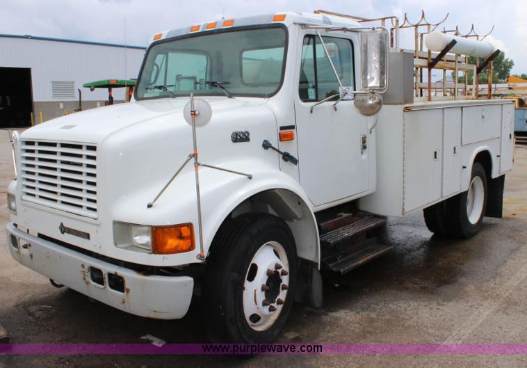 image for item K6011 2002 International 4700 service truck