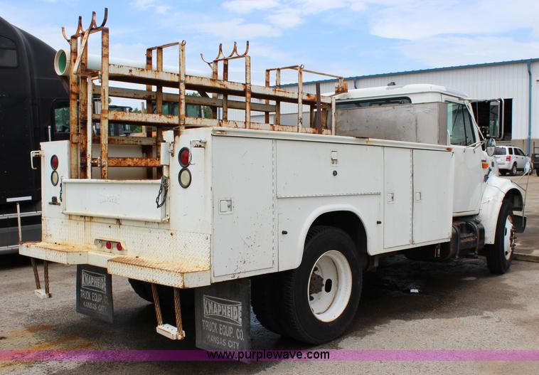 image for item K6011 2002 International 4700 service truck