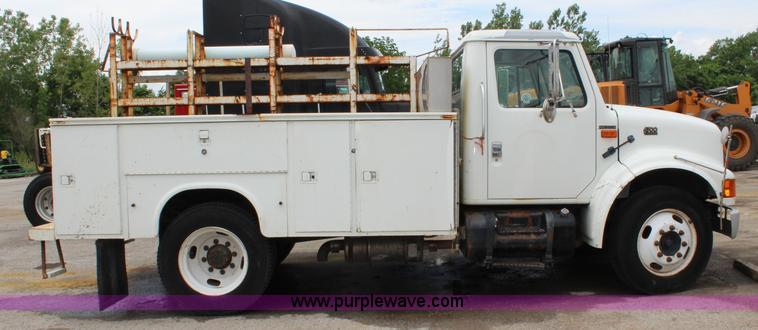image for item K6011 2002 International 4700 service truck