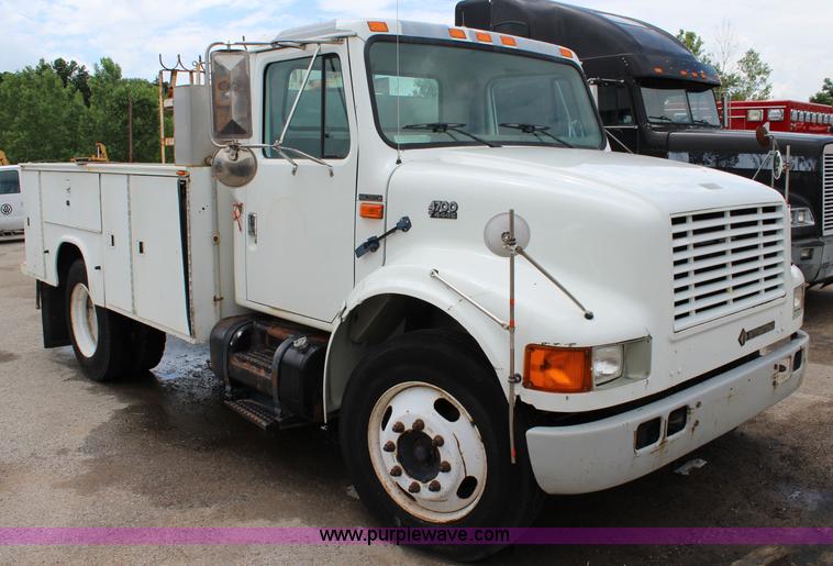 image for item K6011 2002 International 4700 service truck