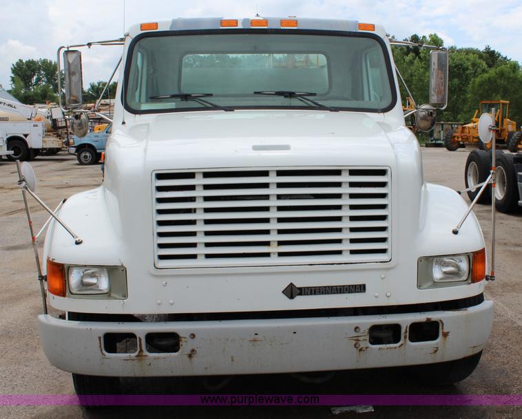 image for item K6011 2002 International 4700 service truck