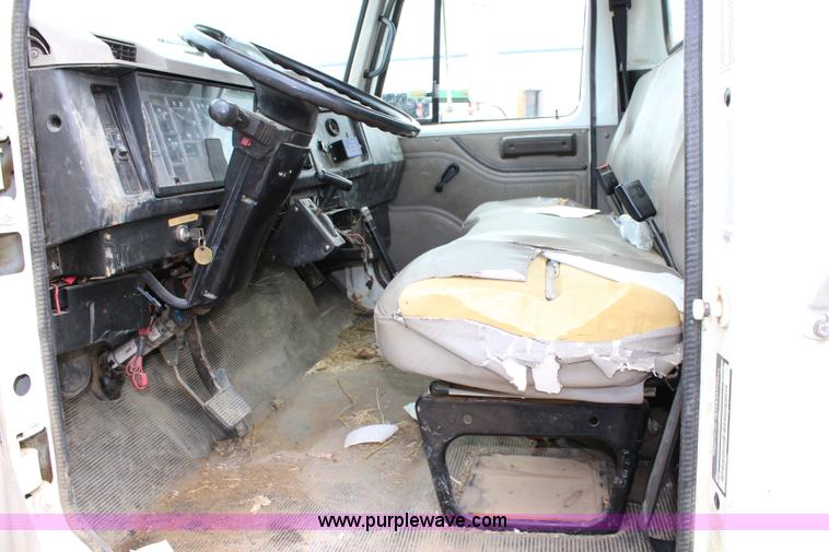 image for item K6011 2002 International 4700 service truck