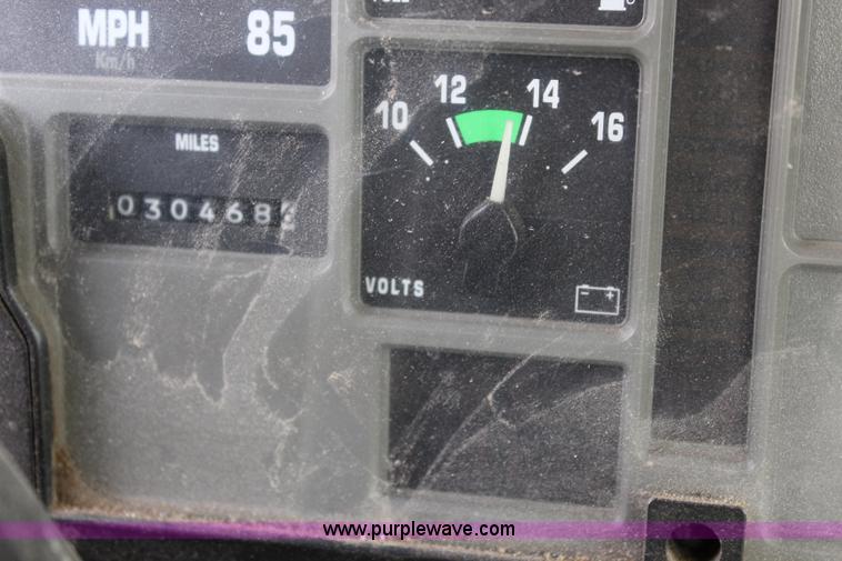 image for item K6011 2002 International 4700 service truck