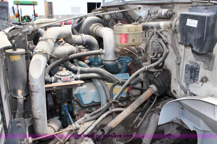 image for item K6011 2002 International 4700 service truck