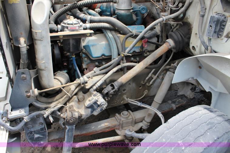 image for item K6011 2002 International 4700 service truck