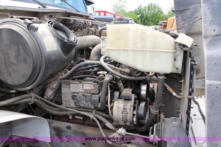 image for item K6011 2002 International 4700 service truck