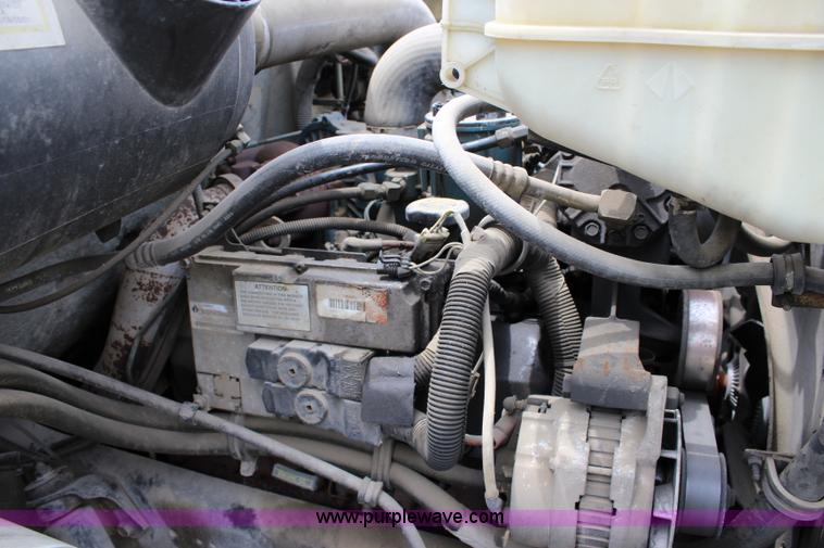 image for item K6011 2002 International 4700 service truck