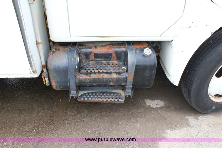 image for item K6011 2002 International 4700 service truck